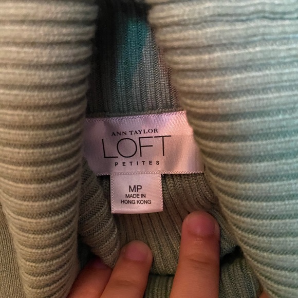 Green Loft Turtleneck - Picture 3 of 3